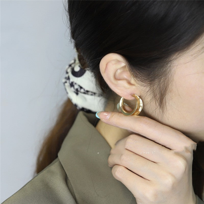 Simple Classic Commuter Earrings